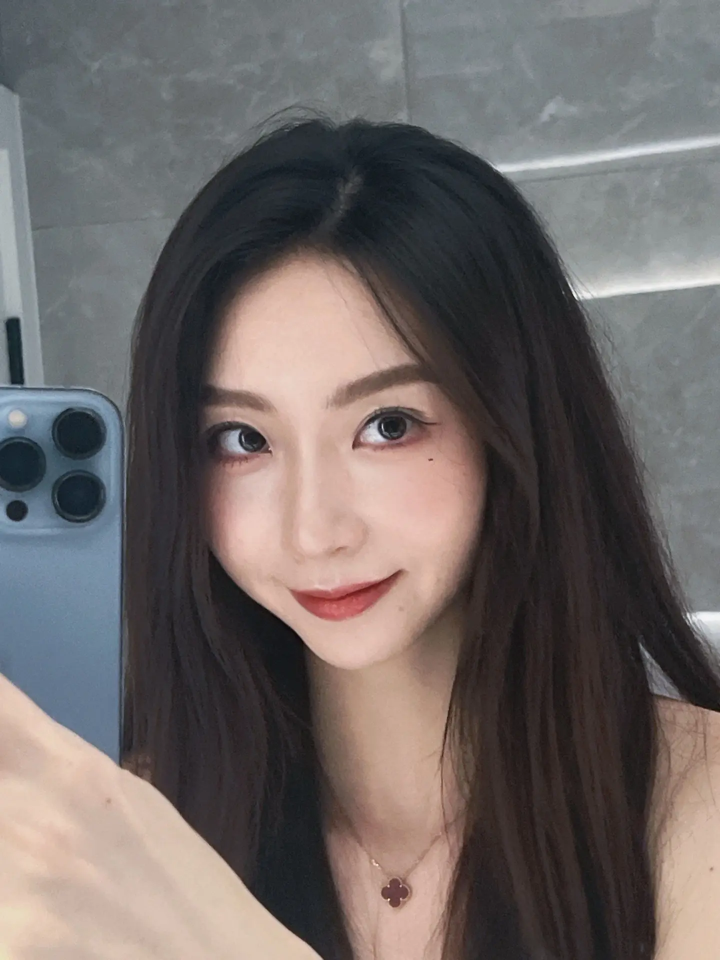 终于化妆了