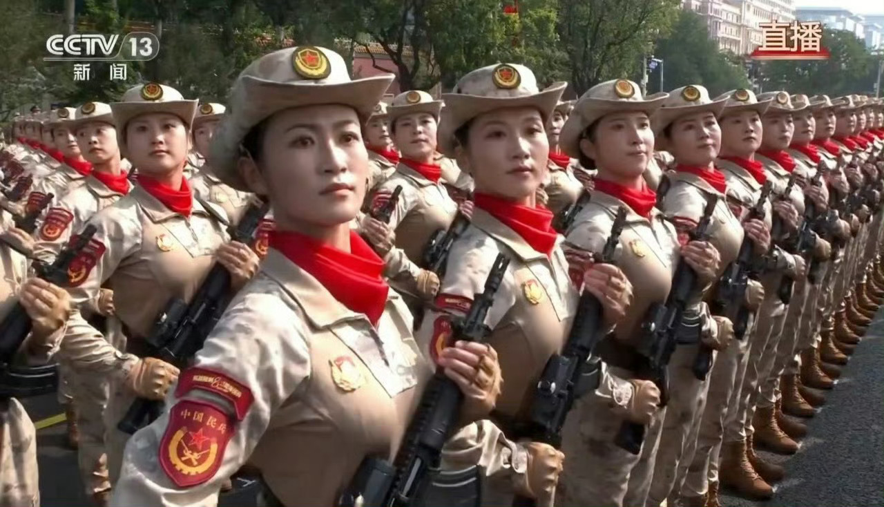 英姿飒爽，巾帼不让须眉女兵方阵 飒 ​​​