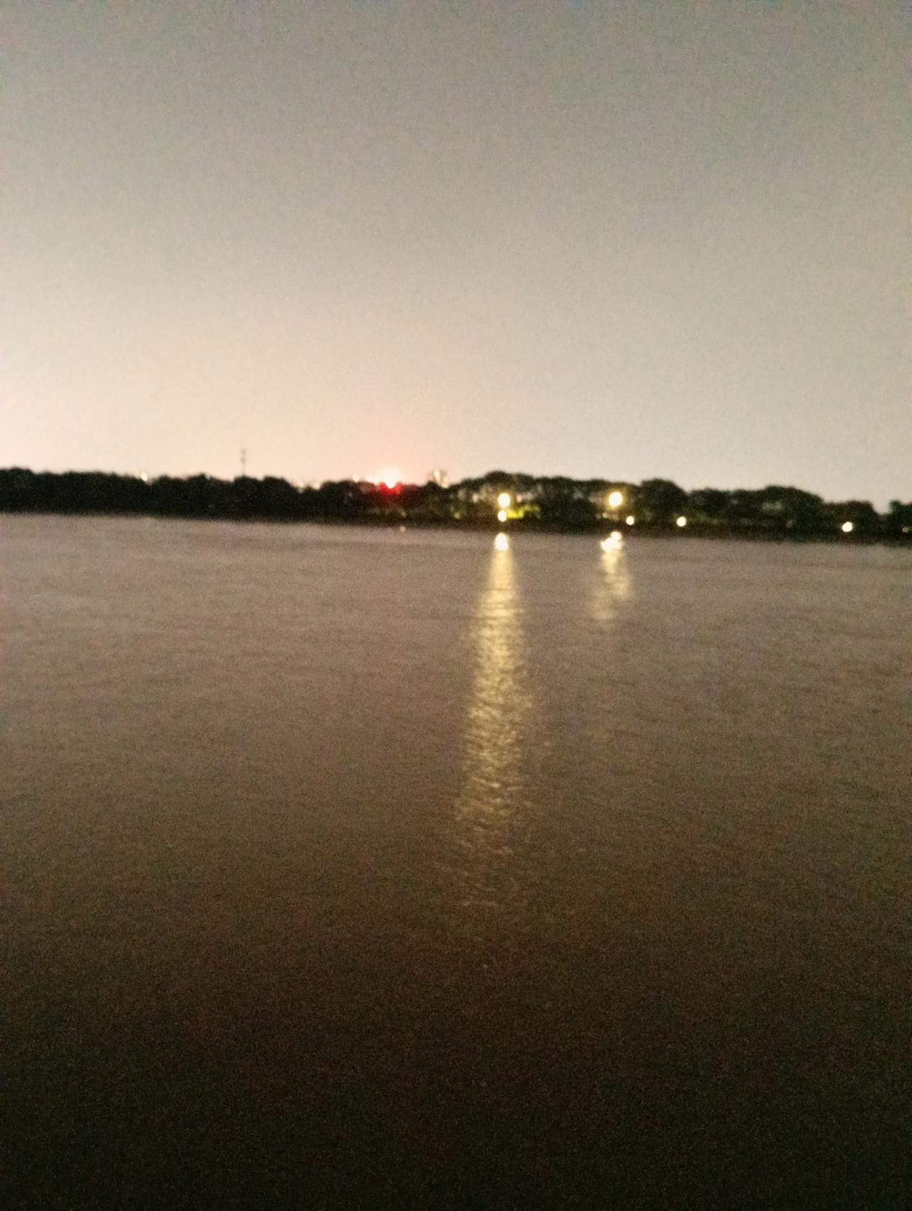 今晚这风大得很，来吹风了