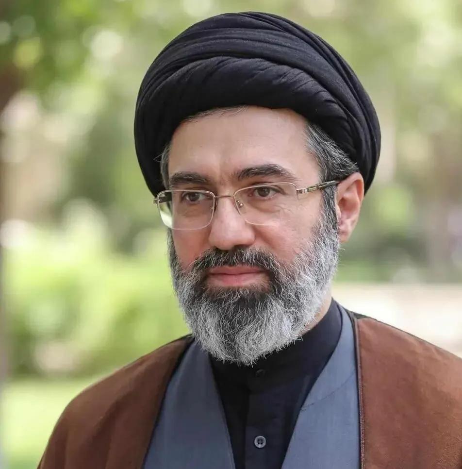 伊朗最高领袖军事顾问“放狠话”，威胁击沉美国军舰

4月15日，伊朗最高领袖的军