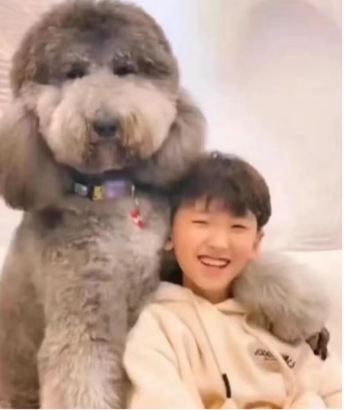 我说明天生咖之后去吃螺蛳粉火锅然后及一杯质疑我穿那么好看去吃螺蛳粉火锅？那么我想