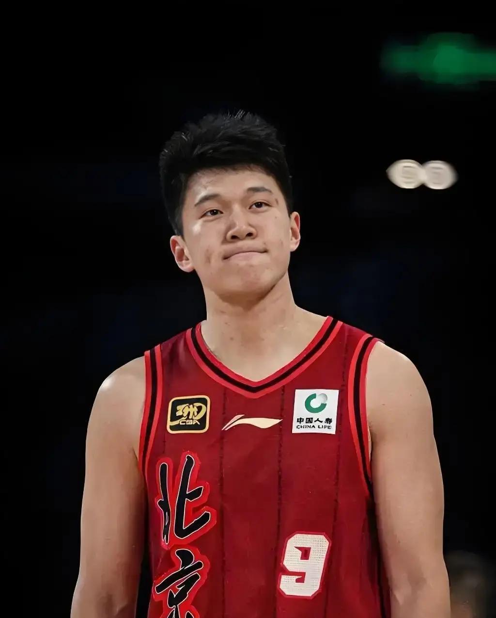 曾凡博首秀卡在哪？体测不过直接坐穿板凳
 
北汽球迷等了一赛季，官网刚把名字挂上