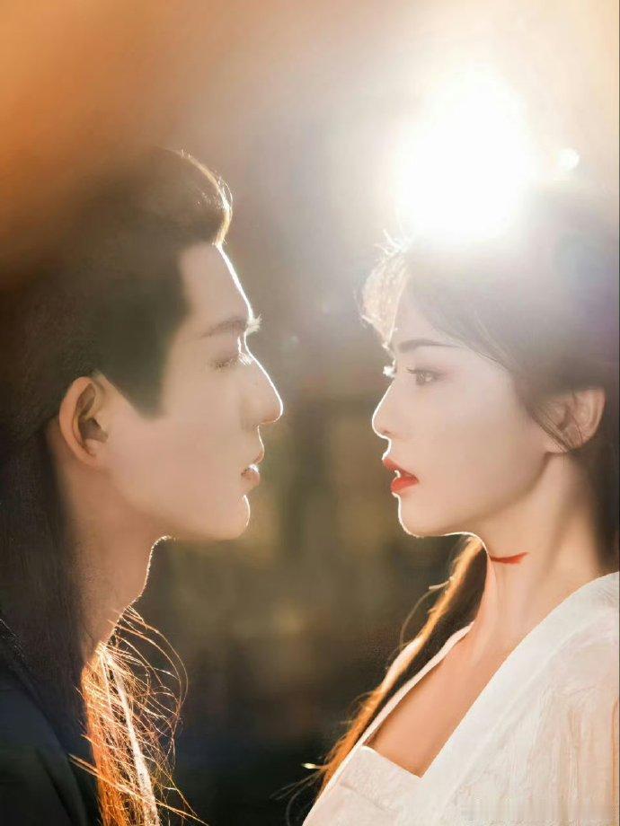 当年的“苦果亦是果”让我上头到了现在，现实里还暗戳戳的拉扯，感觉比剧里还甜呢
白