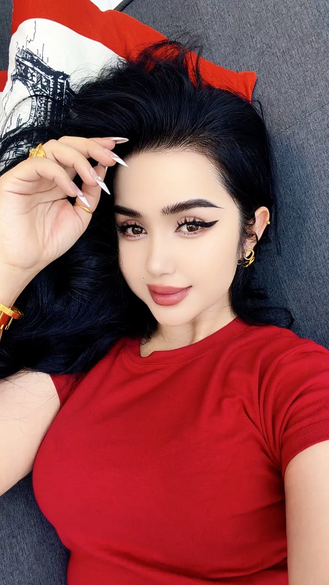 بىرلىرى كىلىدۇ ، بۇرۇن كەتكەن ھەممى...