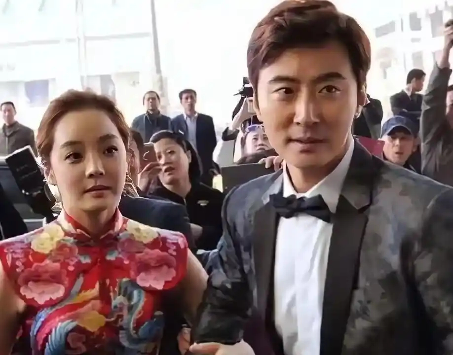 蔡琳离婚真不是因为语言不通，生孩子那天她自己开车去的医院，六年委屈实在忍不下去了