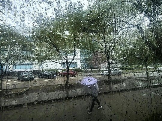 为什么下班的时间点容易下雨总觉得一到下班必下雨？真相藏在热力对流与城市热岛效应里