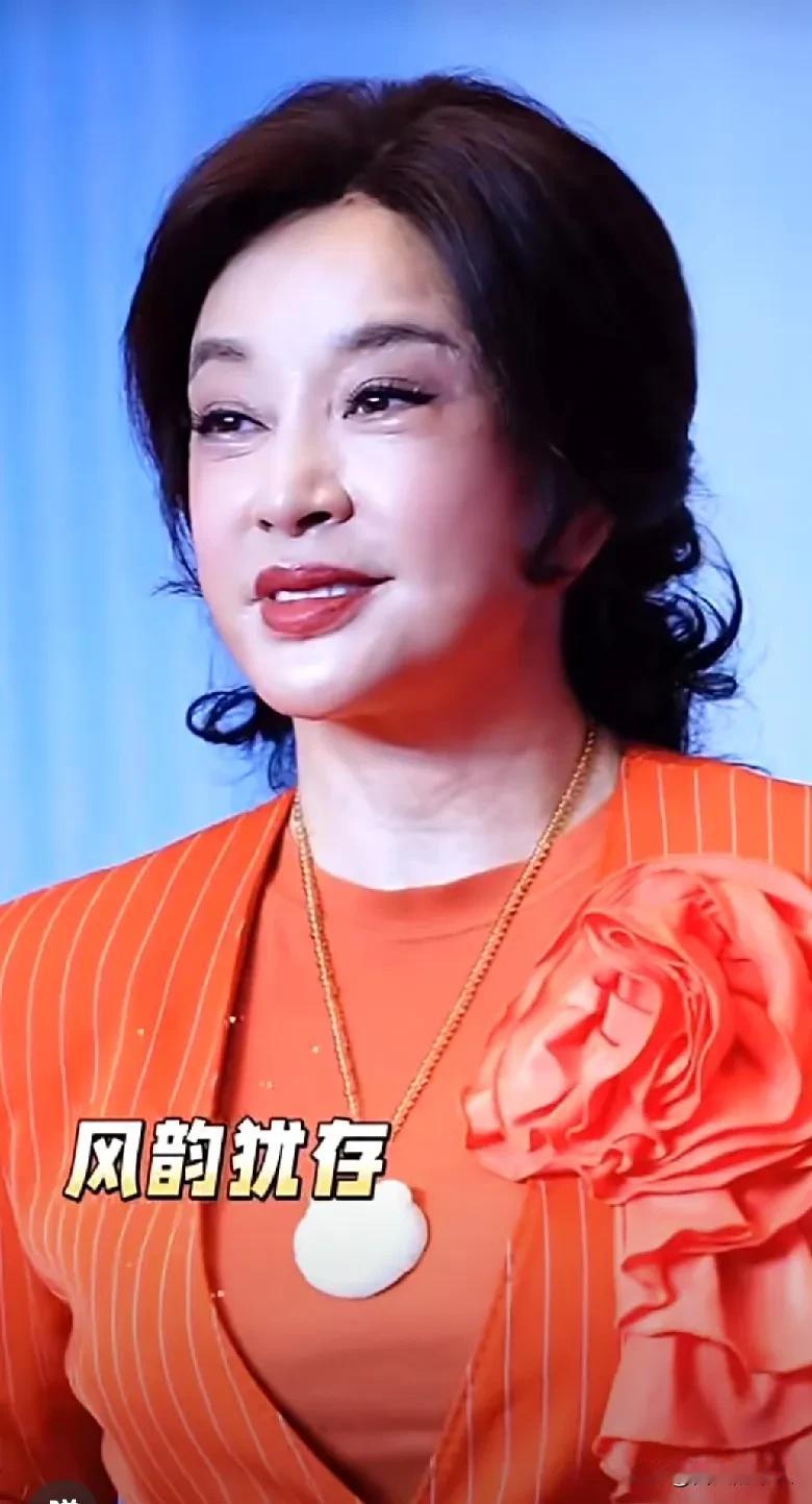 74岁的刘晓庆老了吗？不，只要生理功能不老，人就不会老，还会越活越年轻！

刘晓