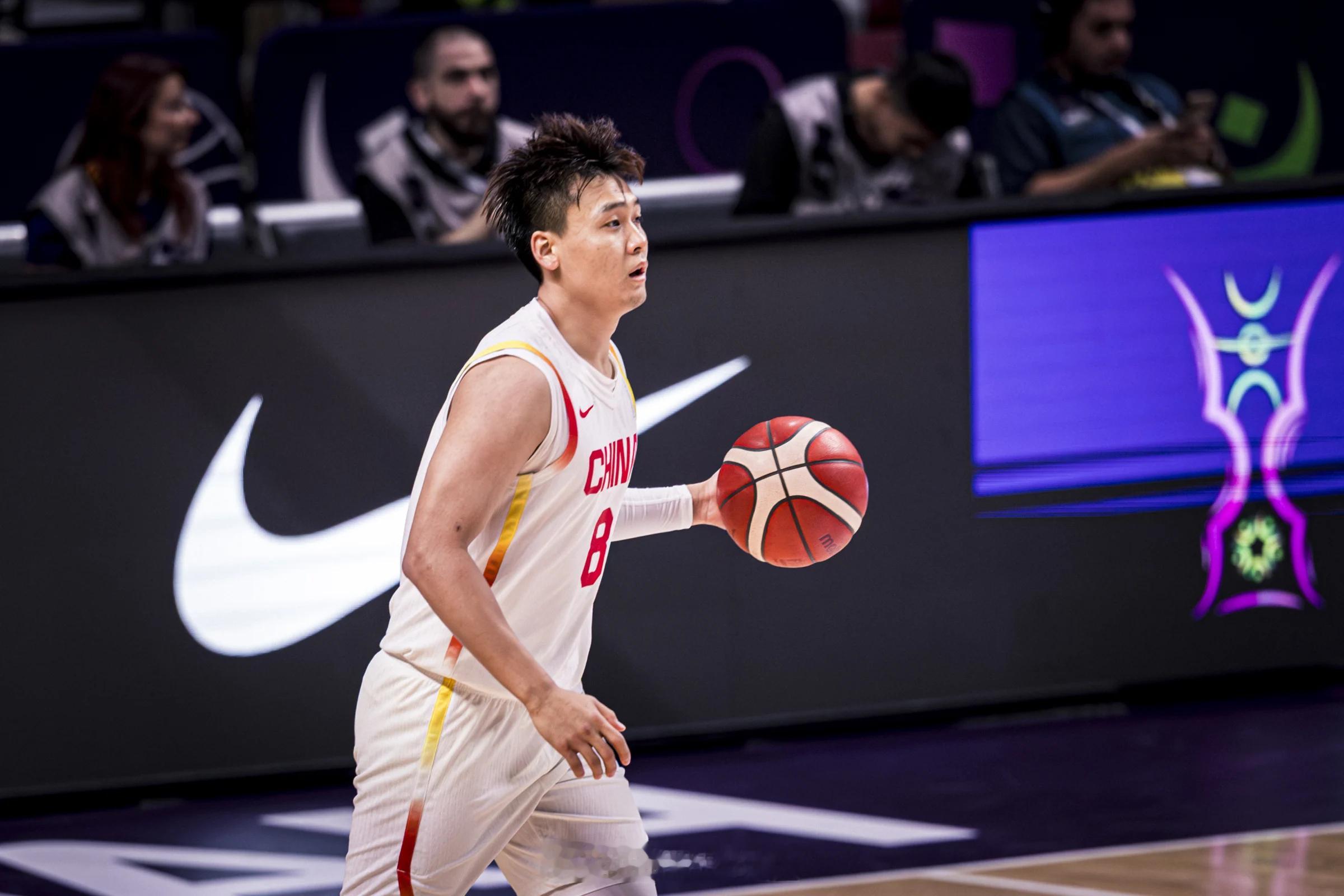 看了下广州、深圳、香港和澳门的火炬手名单，赵睿是参与火炬传递的大陆籍运动员里，唯