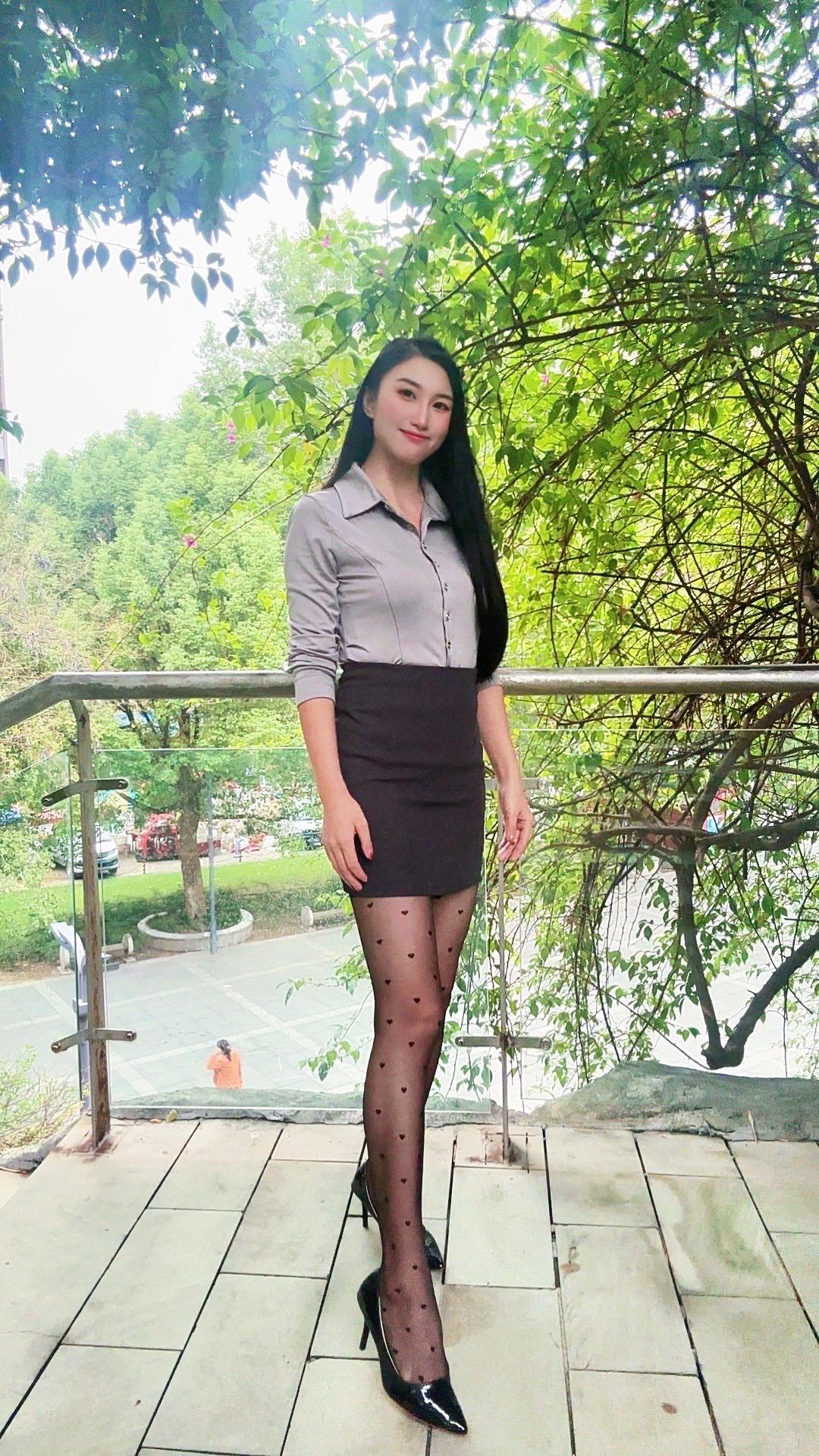 有情有义的女人 老天就应该为她奉上如日中天的前途 和无穷无尽的财富……姐系穿搭法