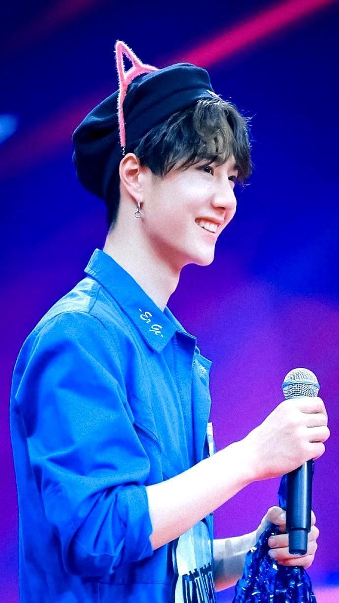 顶流的清醒有多可怕？王一博直接摊牌：别催我结婚，我连做个有瑕疵的普通人都不配，怎