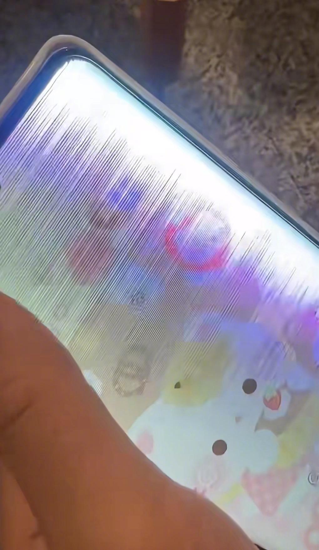 #教资考点淋坏学生手机校方称将问责#【九江一教资考点被指未妥善保管致学生手机淋坏