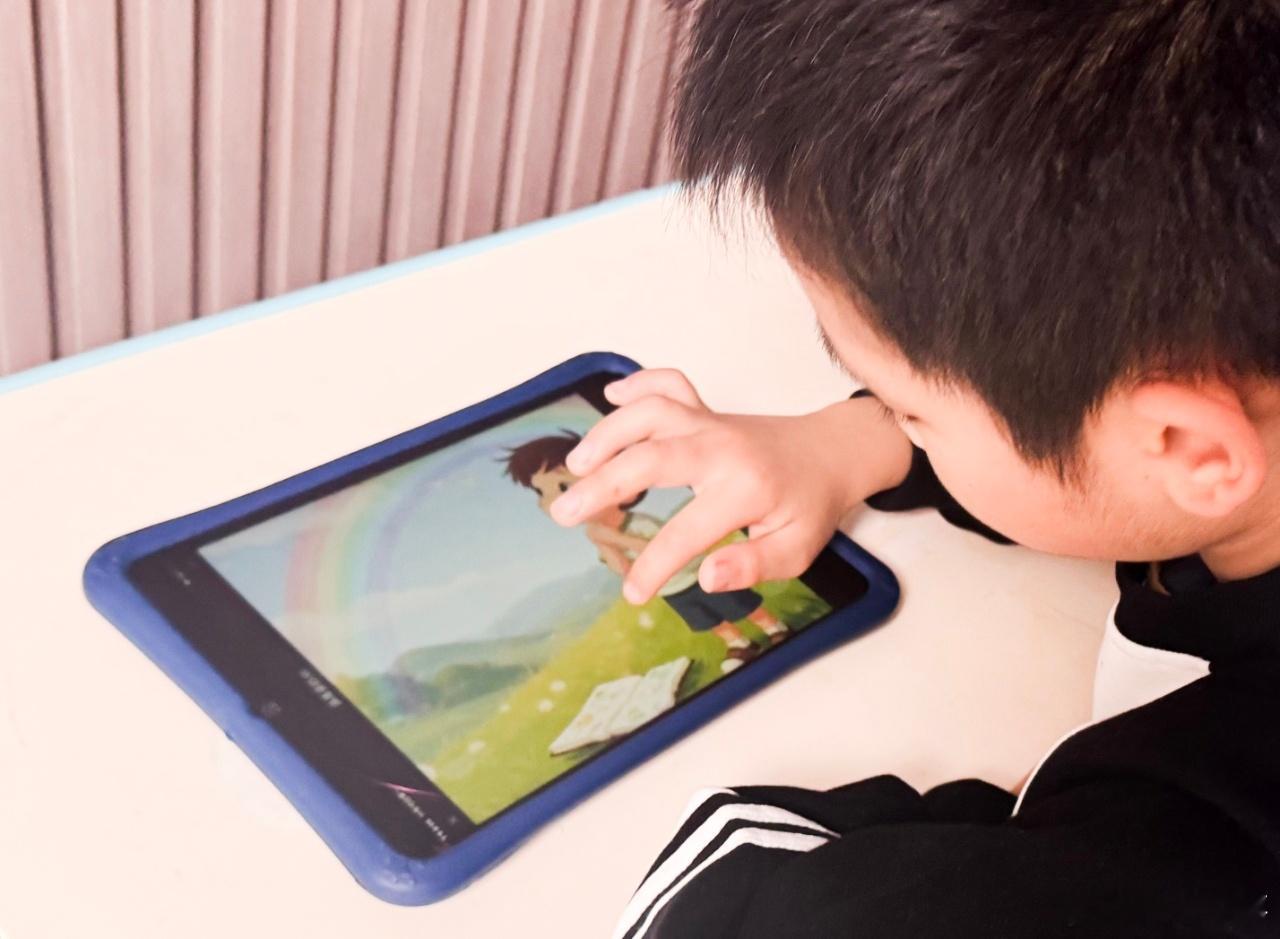 工程师研发AI帮助200万特殊孩子当世界的一部分力量在角逐AI霸权时，另一些人正