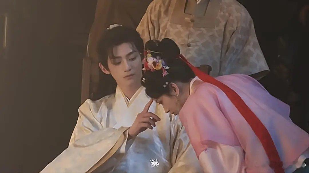 刻薄瘸子✖️小太阳文盲赖伟明和代露娃有cp感吗？ 