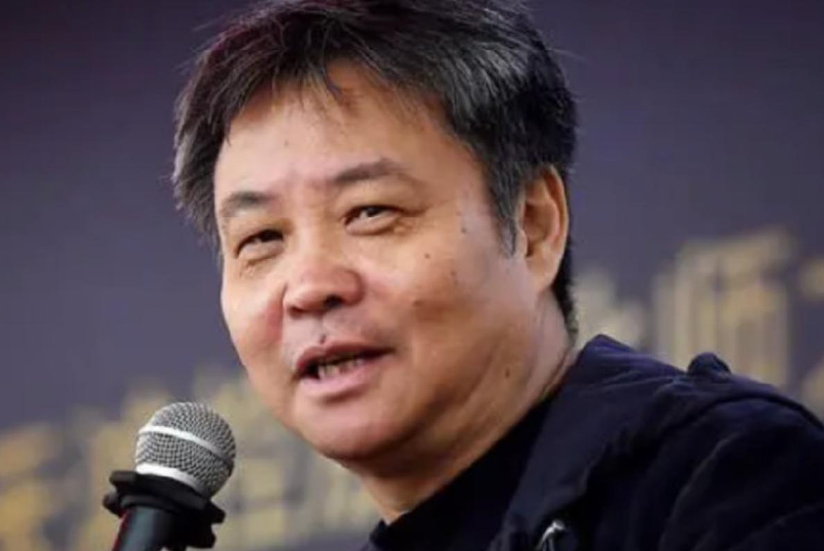 看似光鲜皆是包装！读懂草台班子真相，普通人瞬间通透
很多人一辈子都被专业头衔、大
