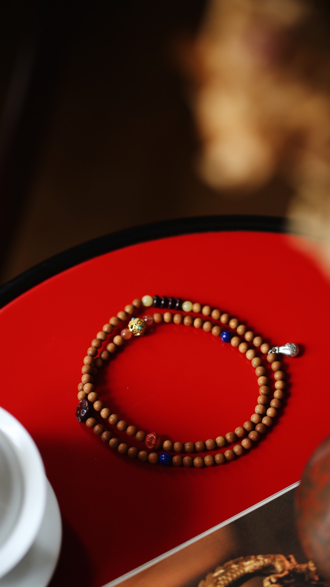 老山檀香原创【妙仪】5mm88颗老山质润，香韵甜美。配上南红蜜蜡等，非常别致。佩