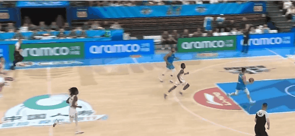 北京太不讲理了，单节赢25分，陈盈俊压哨三分真稳




北京太残忍了，第一节状