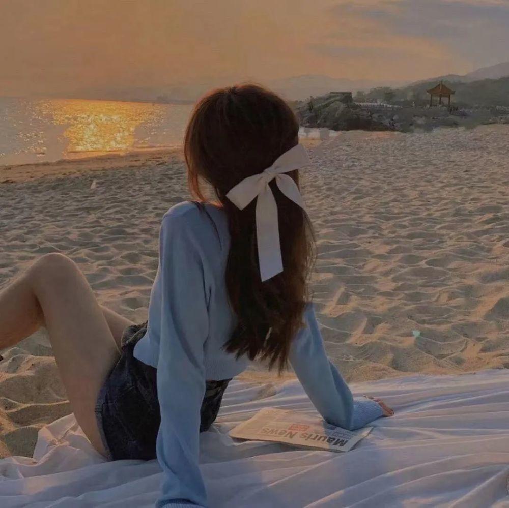 为什么精于算计的人，最怕独处？

有些人，永远都在社交，永远都在忙碌。
他们害怕