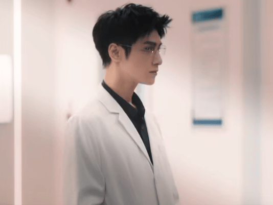 罗云熙高智冷都男有脸了 终于等到罗云熙新剧《剥茧》定档了！ 最新释出的预告里，罗