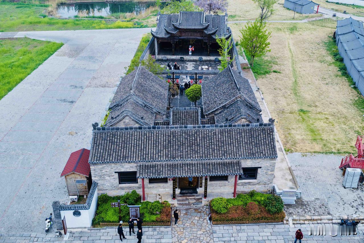 发现宝藏山东微山南阳古镇宛如一颗遗落湖中的明珠，兼具湖中岛、水上镇的独特魅力，运