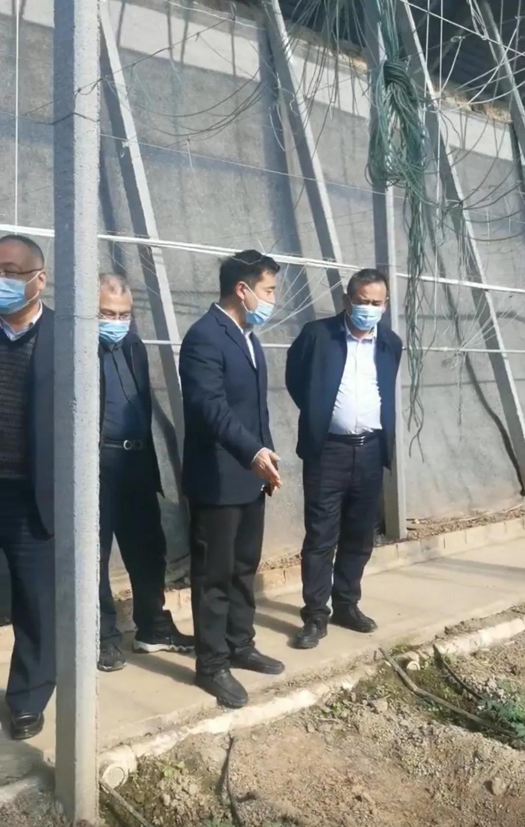 欢迎、欢迎
王友福会长陪同中铁14局领导
实地参观寿光现代农业园区！！