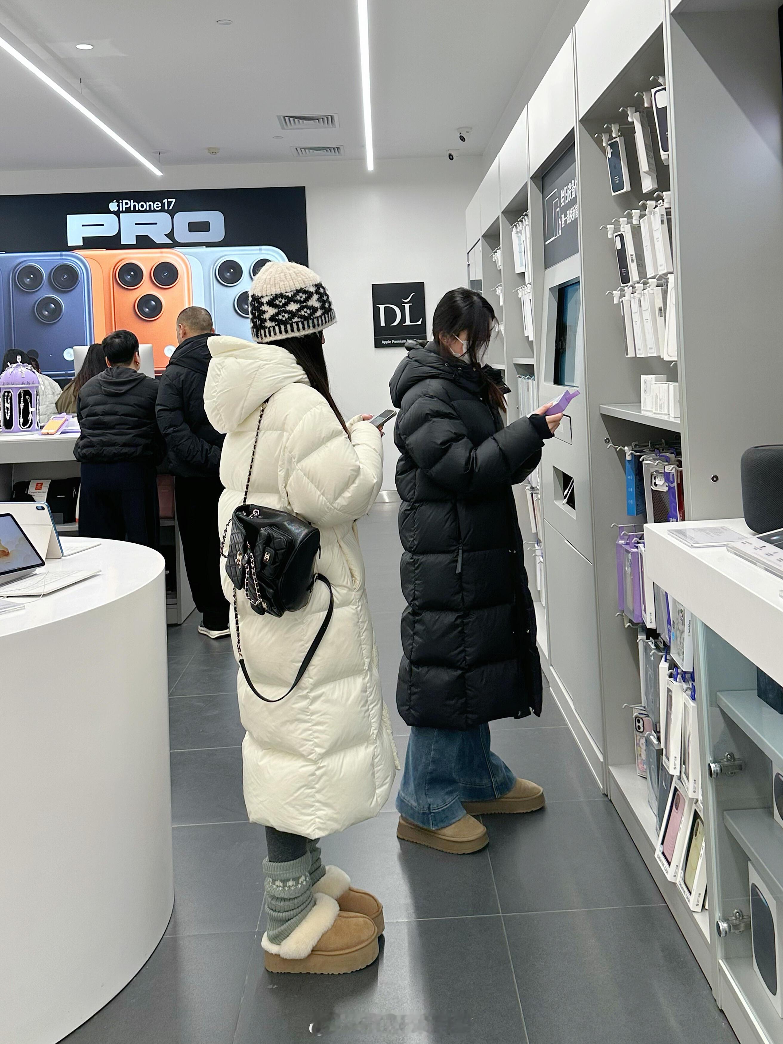 Vocal！！苹果店一眼就看到了！！去胖东来置办年货呢，苹果店里面一眼就相中了小