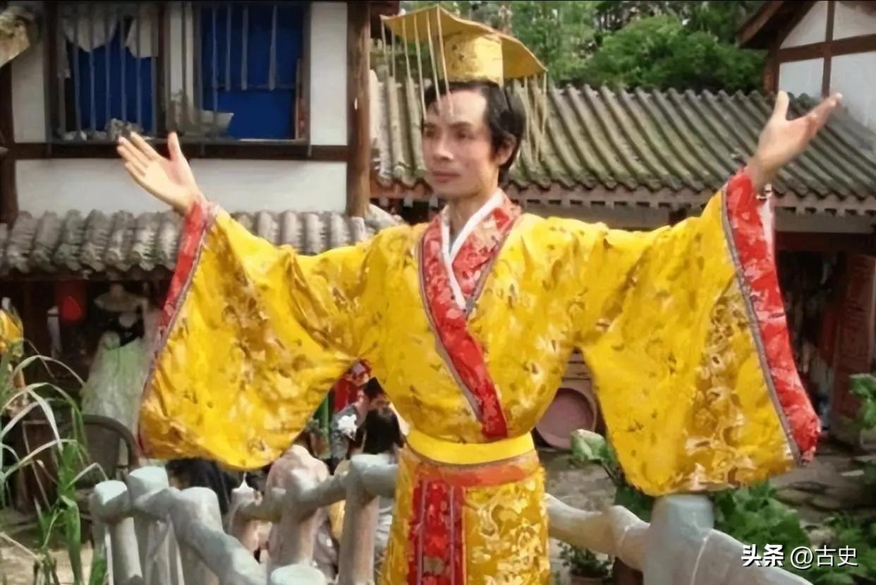 1985年，四川一农民自立为“皇帝”，带人攻下县医院，并将40多名女护士册立为“