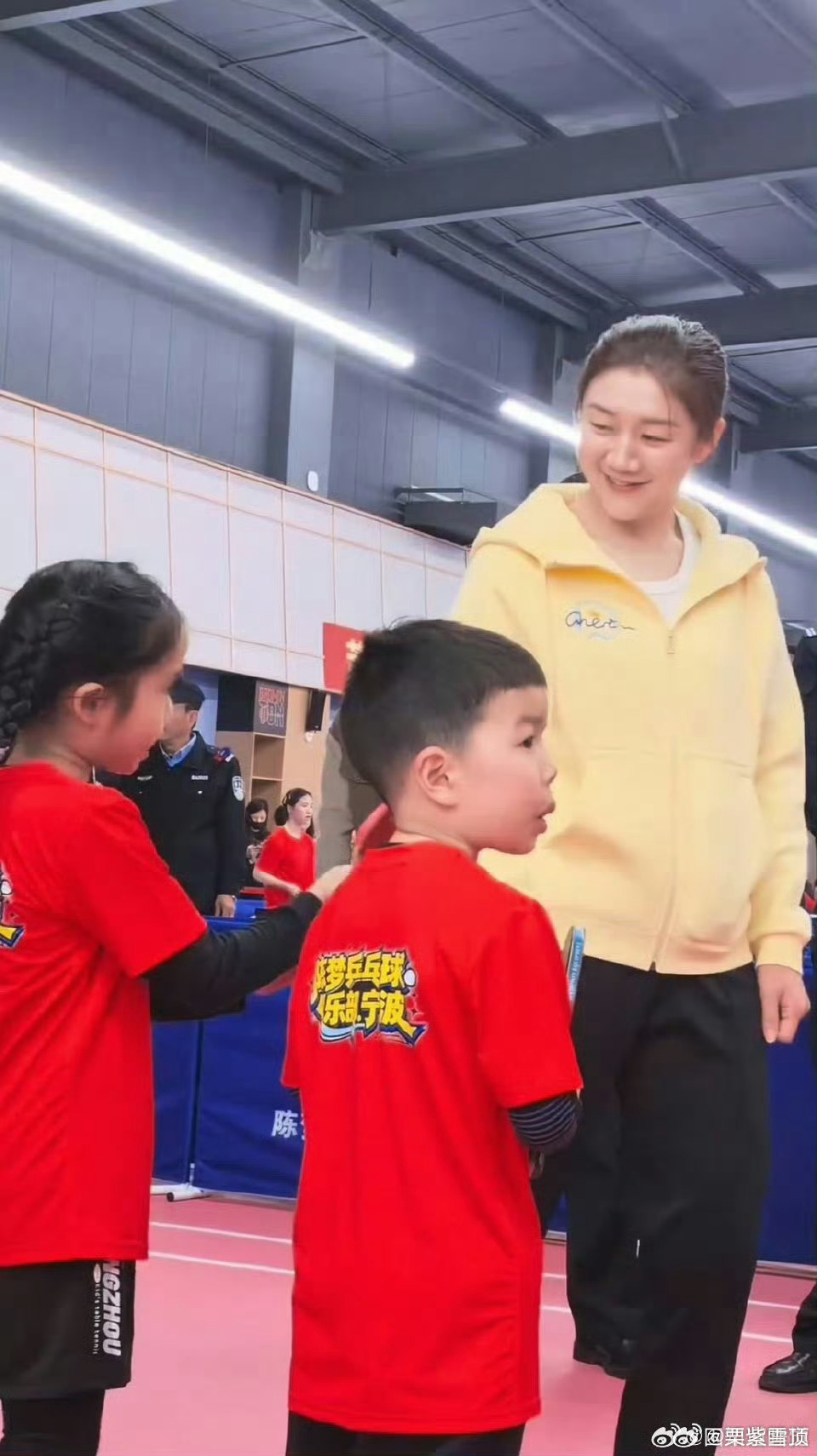 陈梦回应下一代问题今夜喜友秀 陈梦巧妙回应年龄和下一代的问题，大大方方的表态真让