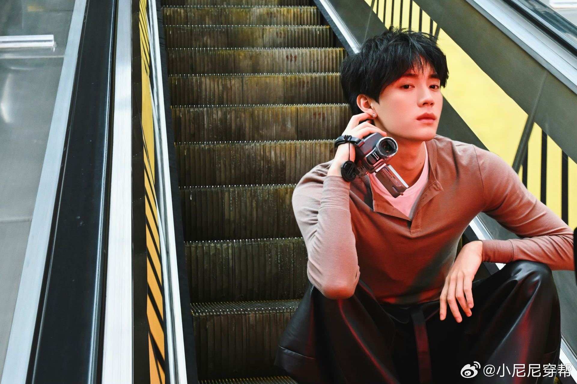 周翊然1天5组物料周翊然58张新图今日份快乐源泉，一天五组物料轮番上线，58张图