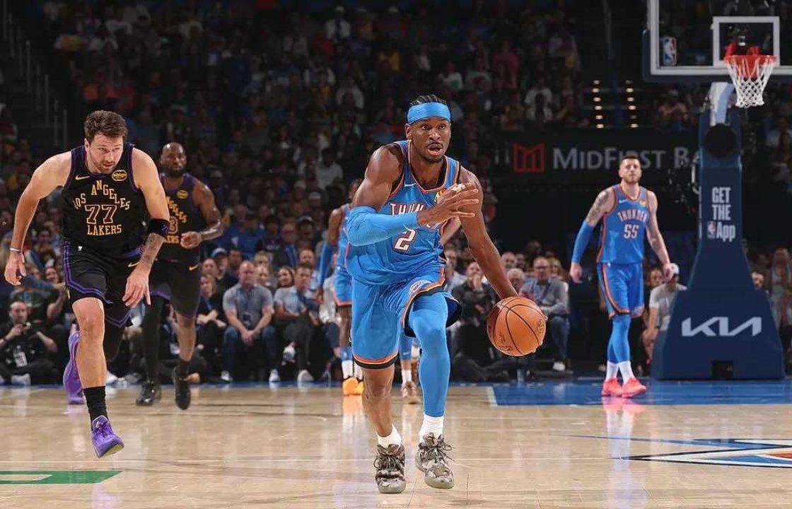 4月3日报道：NBA常规赛继续进行，俄克拉荷马城雷霆队（61胜16负）赢得一场大