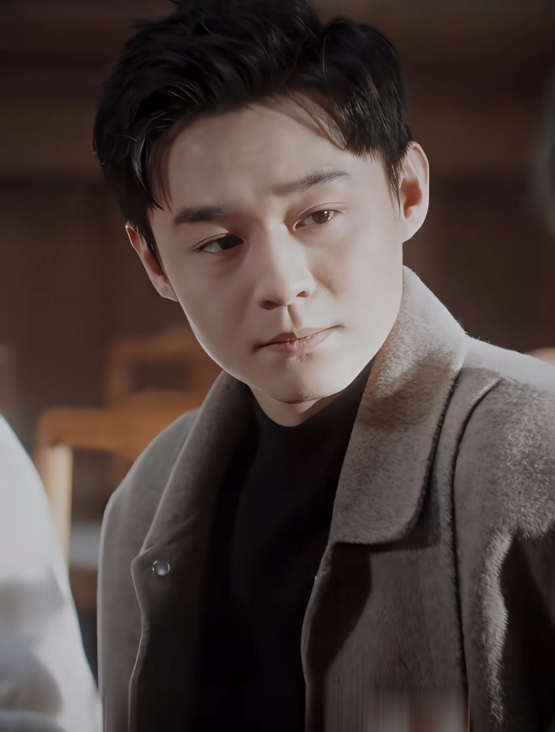 老舅一直把二胖当儿子养的，对二胖比对自己亲闺女都好。

不止老舅，姥爷也没把二胖