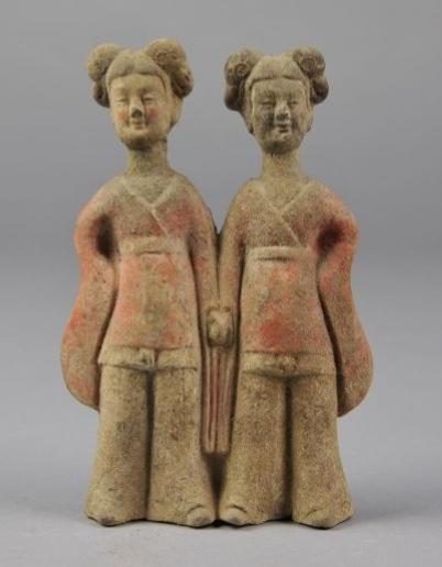 北魏彩绘陶牵手女俑，是北魏时期的彩绘陶俑，出土于洛阳宜阳县锦屏镇马窑村三道岭的杨