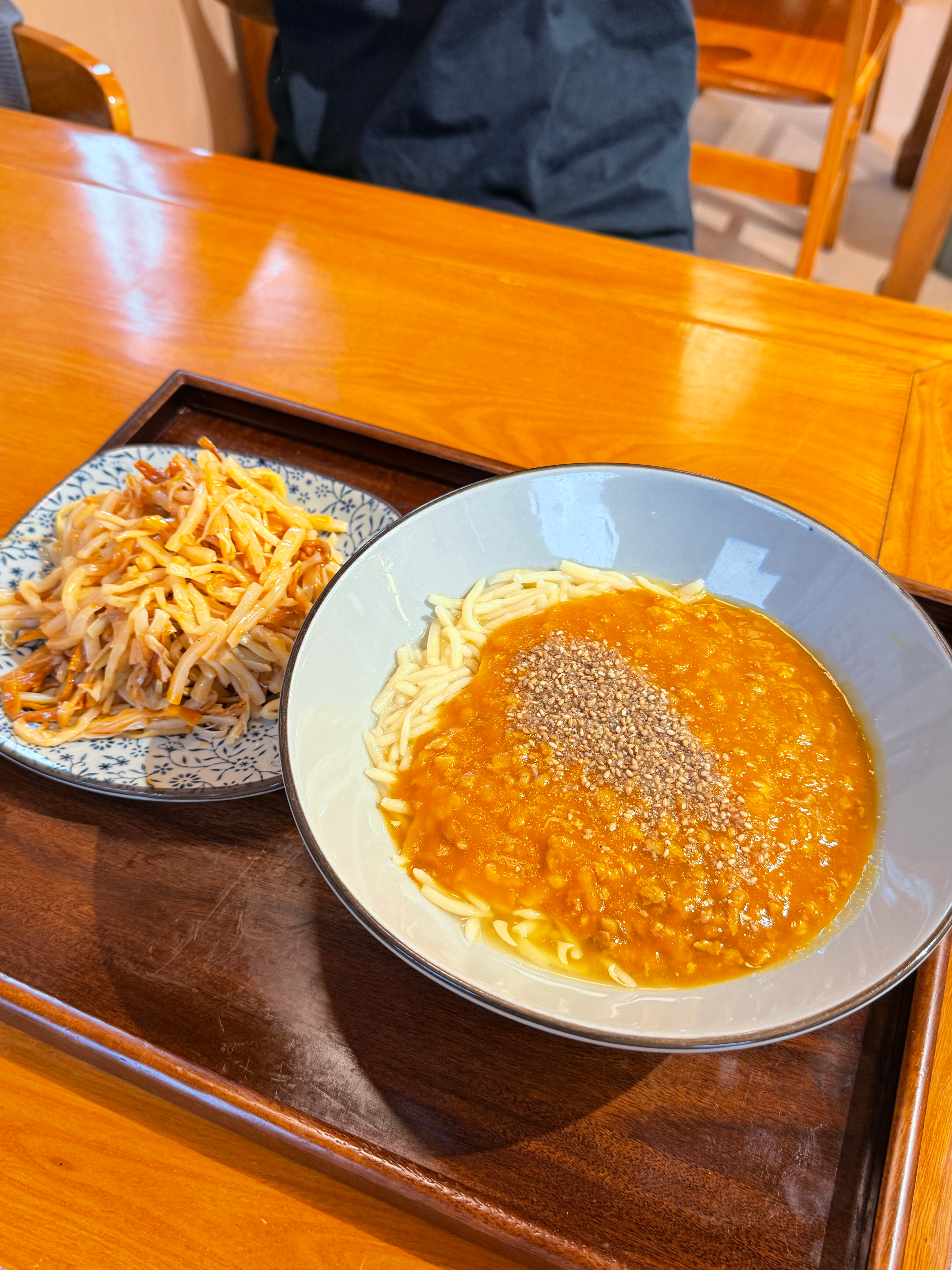 闺蜜们 今天在长治坐飞机看攻略说这家店很好吃 好像是十个勤天里面一个帅哥的妈妈开