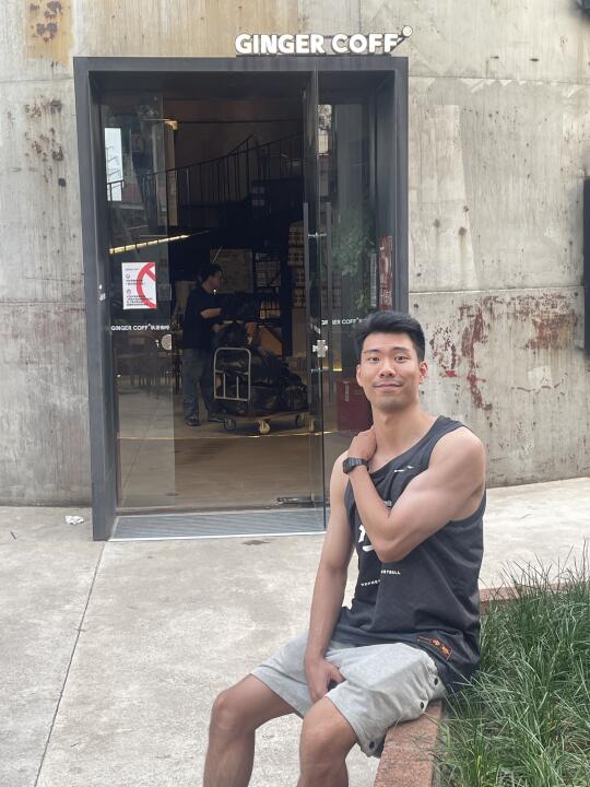 看看186體育生的手臂💪