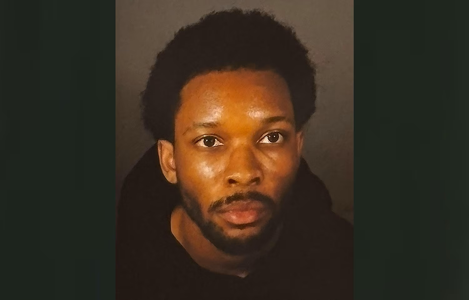 #涉凶案美歌手手机中有大量儿童色情内容# 【检方：被控杀害14岁少女的美国歌手，