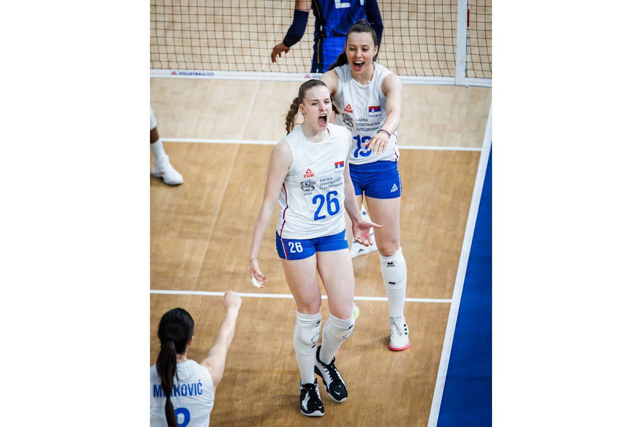 【五局大战当中，塞尔维亚🇷🇸遭遇12连败】塞尔维亚🇷🇸女排苦战五局2-3