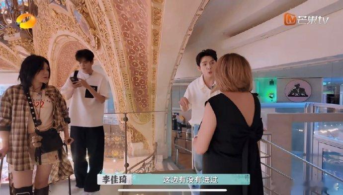 李佳琦说找到创业者的感觉了 中国美妆品牌首次入驻老佛爷，这个突破让他瞬间“燃”起
