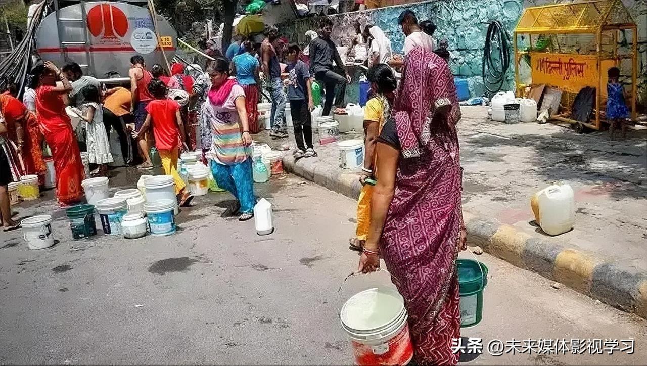 50℃+大面积停电！印度正在上演一场“无声的屠杀”。
你可能看过高温新闻，但没看