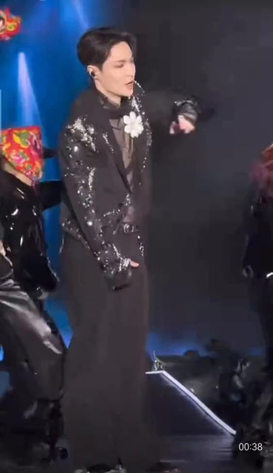 张艺兴大花轿。