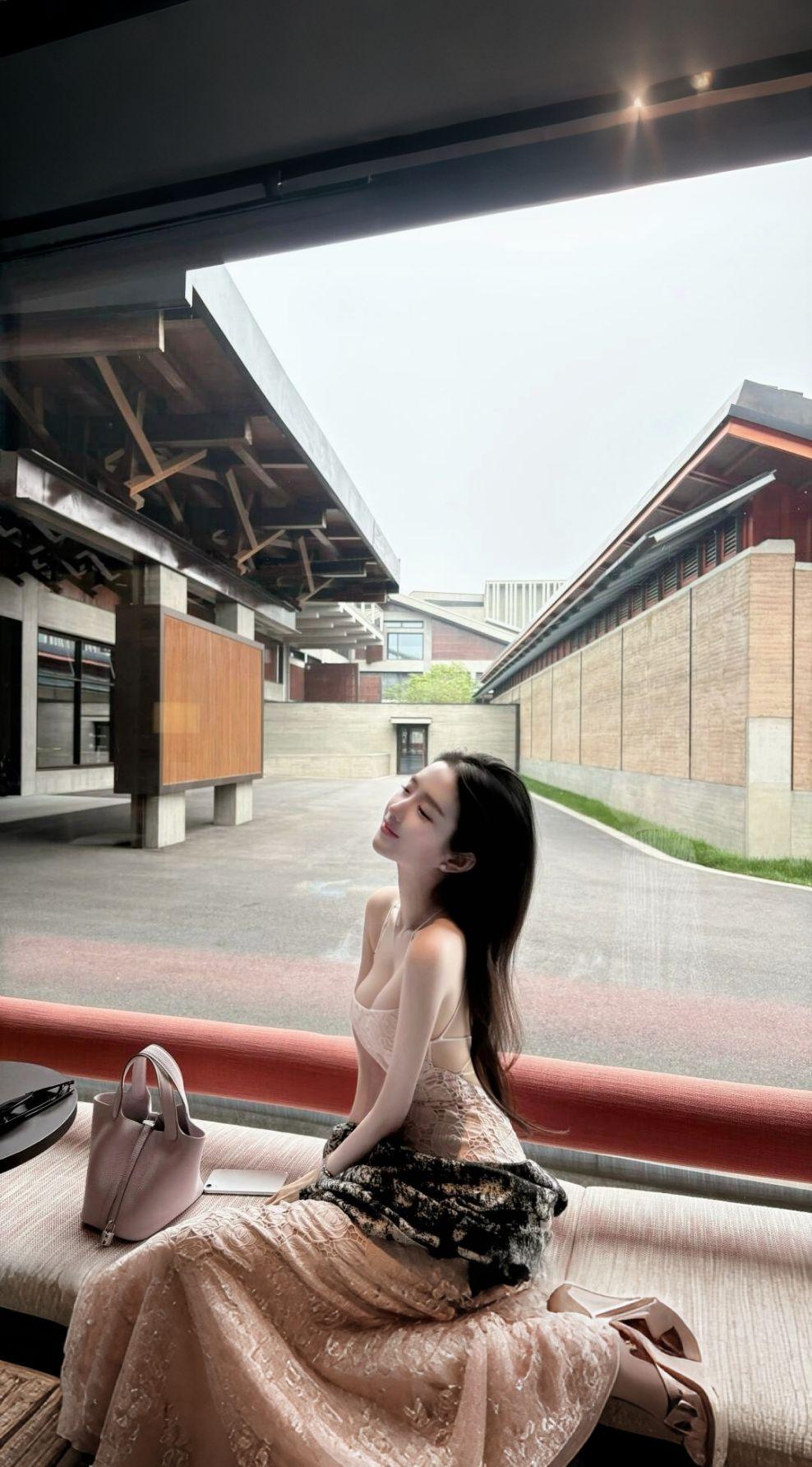AI扩图 发财鸭