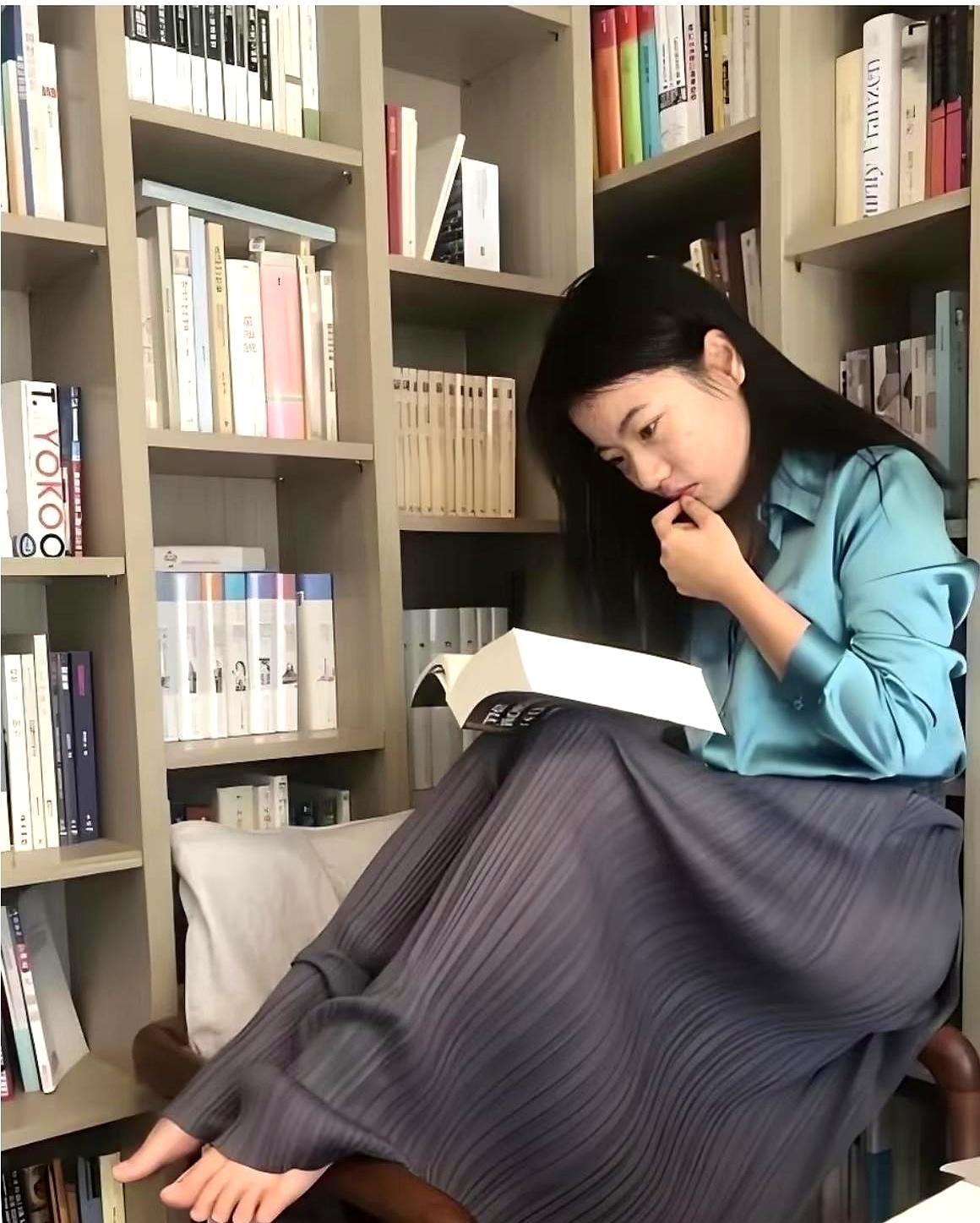 见过坑爹坑妈的，你见过把导师直接坑到“停牌”一整年的吗？
才女蒋方舟这波操作，真