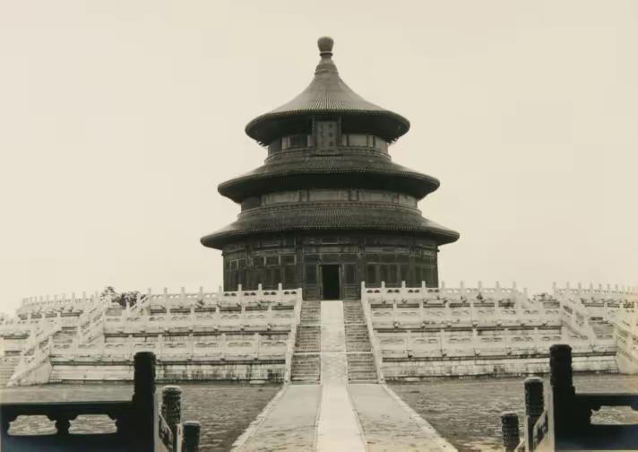 北平四十年代老照片
北平，就是现在的北京。北京早在隋朝就有了北平之名，但“北平”