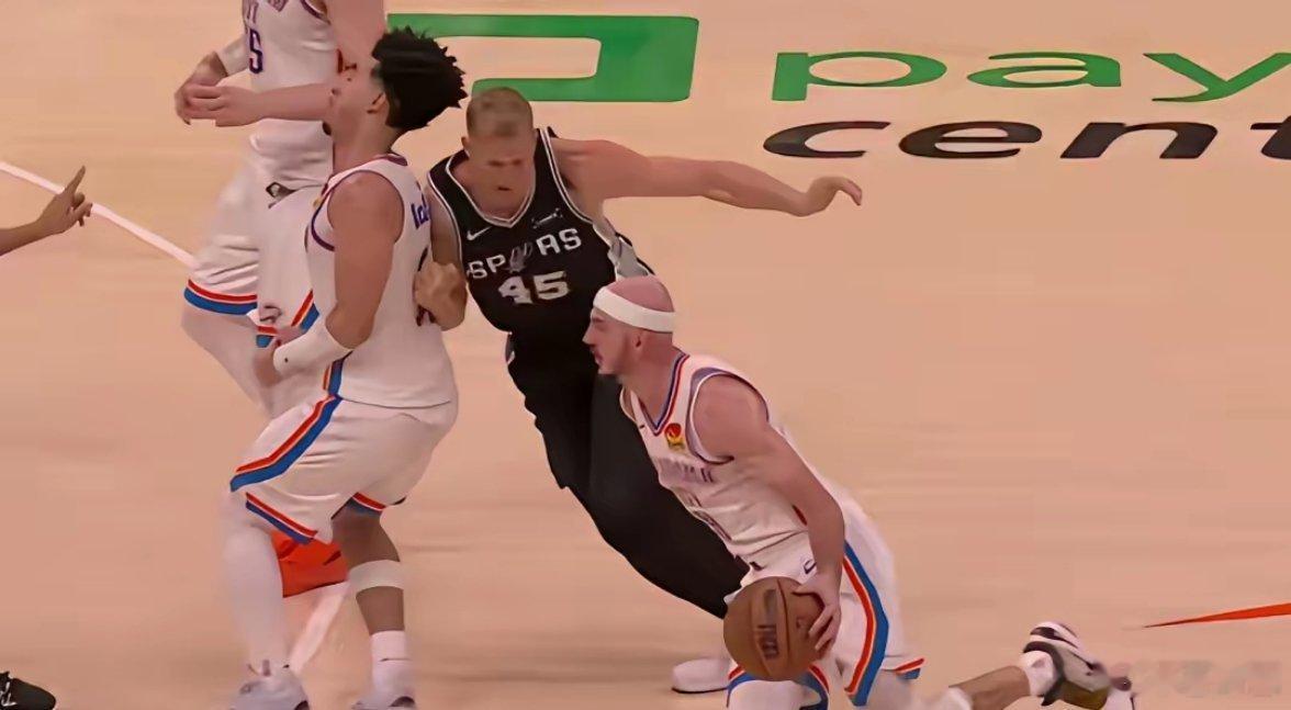 NBA官方追加升级普拉姆利犯规西决打到天王山，马刺2-3被逼到墙角，昨天的G5不