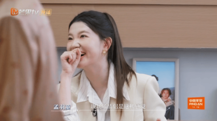 孟羽童当面嗑卓晴CP孟羽童嗑cp嗑到正主面前 孟羽童在线嗑糖，看到小侯深情承诺直