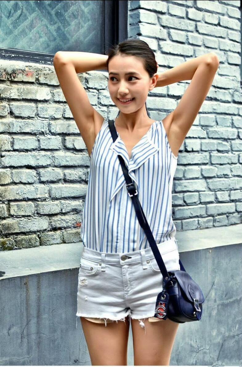 高圆圆，好干净的一张脸！高圆圆 靓妹靓车 腋下管理 干净女孩