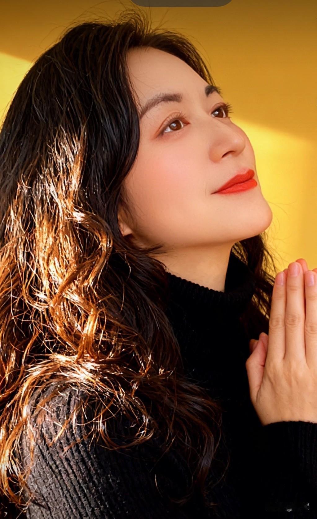 该过年了，我又想把我的头发折腾一下。

我是长头发，剪一下不算折腾头发吧，我每次