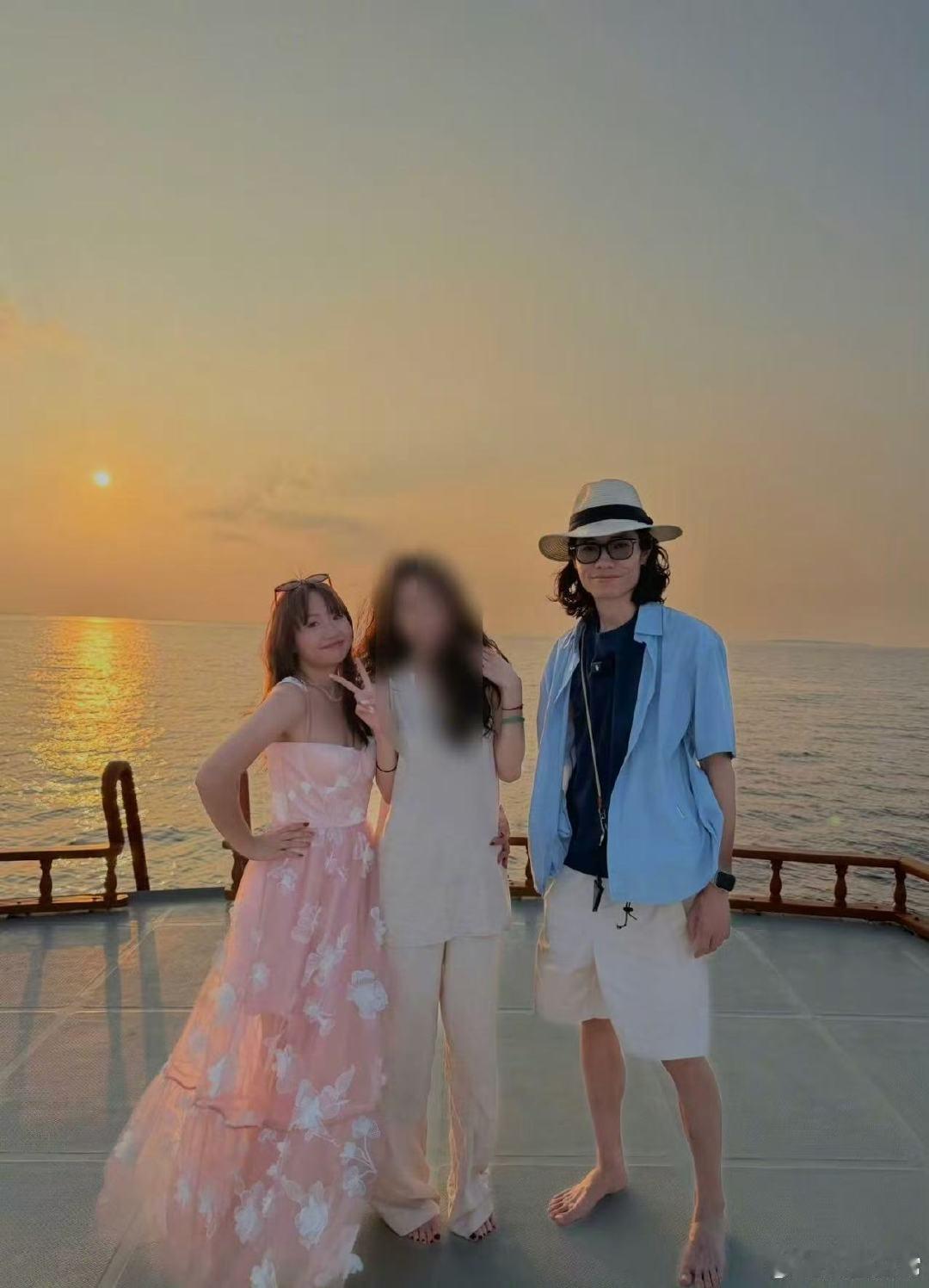 网友马尔代夫偶遇麦琳和李行亮网友在马尔代夫偶遇麦琳李行亮网友马尔代夫偶遇麦琳和李