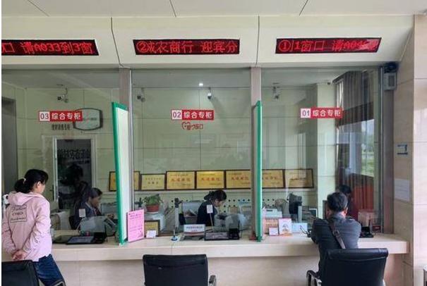 江苏一男子，整理母亲遗物时，意外发现一张600万的巨额存款单。男子父亲一脸疑惑：