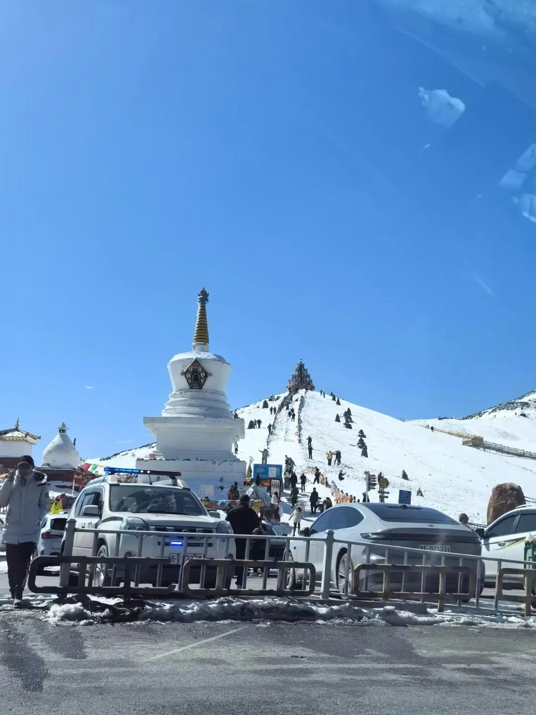 康定折多山，2025年4月7日。