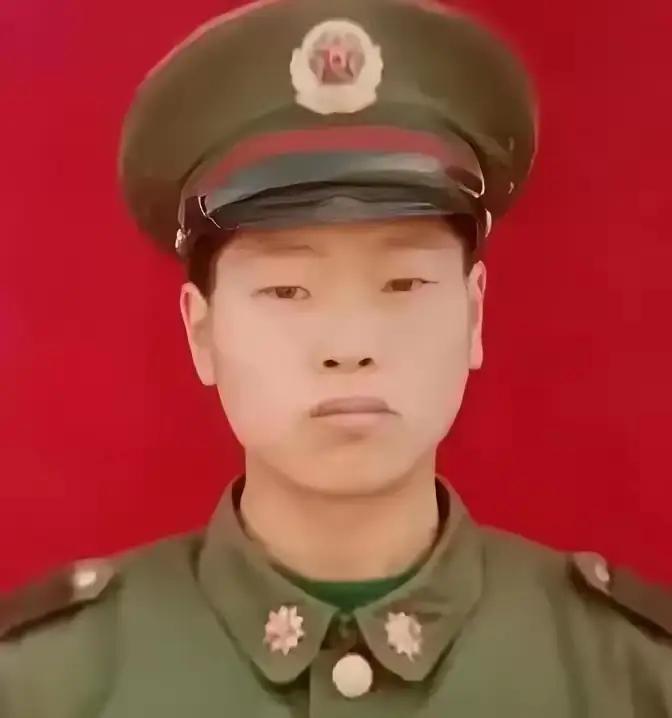 1995年，退伍老兵等不来安置，南下蹬三轮23年，47岁在镇政府散步，竟在公告栏