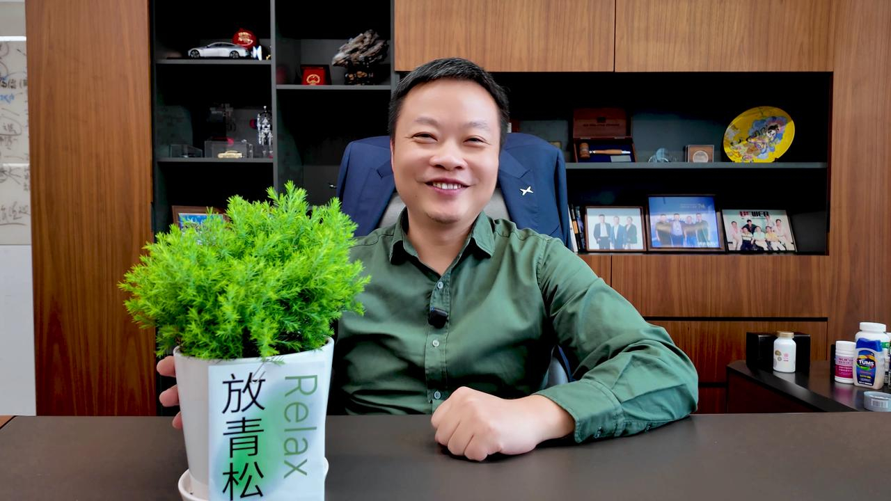 何小鹏呼吁车主高考期间不鸣笛 小鹏汽车董事长CEO何小鹏在今天中午发布了一则暖心